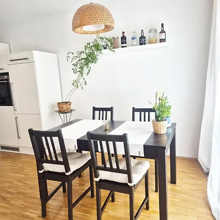 Modern Apartment, Balcony, Garage, 15 Min To Wiesn *